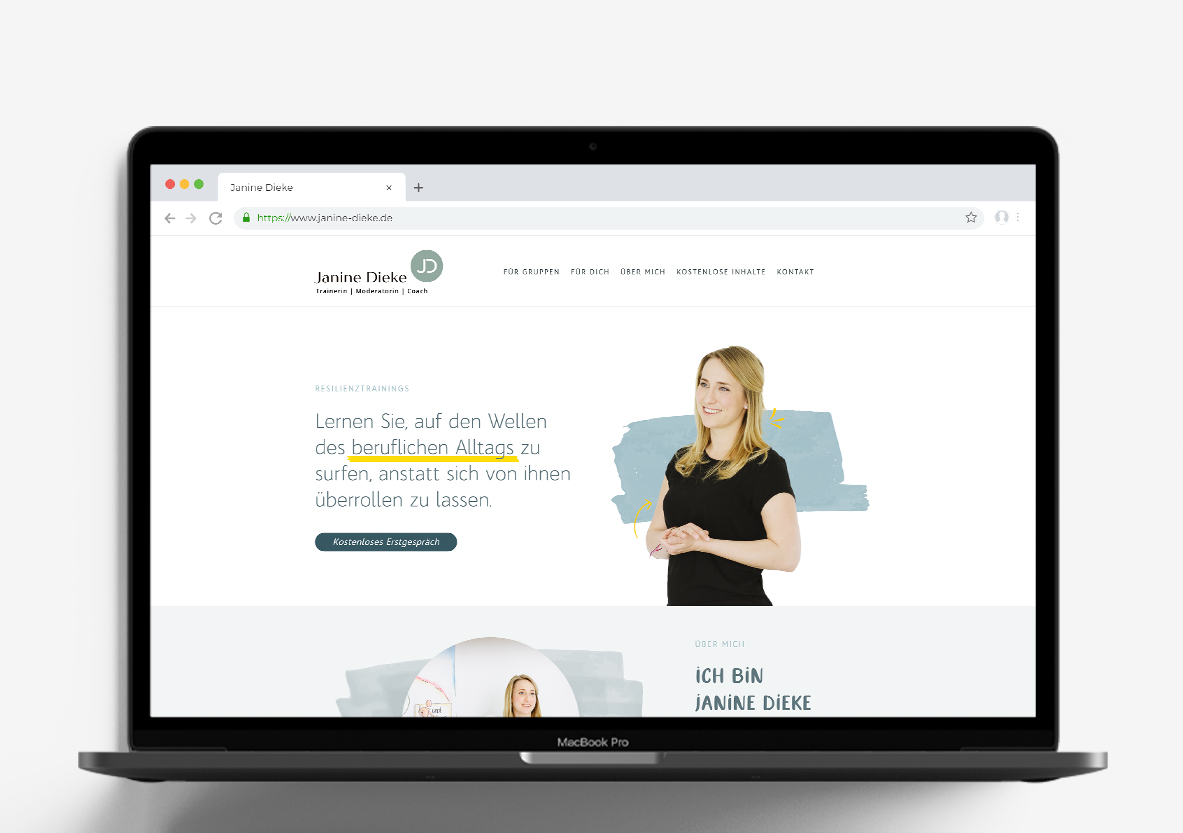 Laptop mit geöffneter Website von Janine Dieke